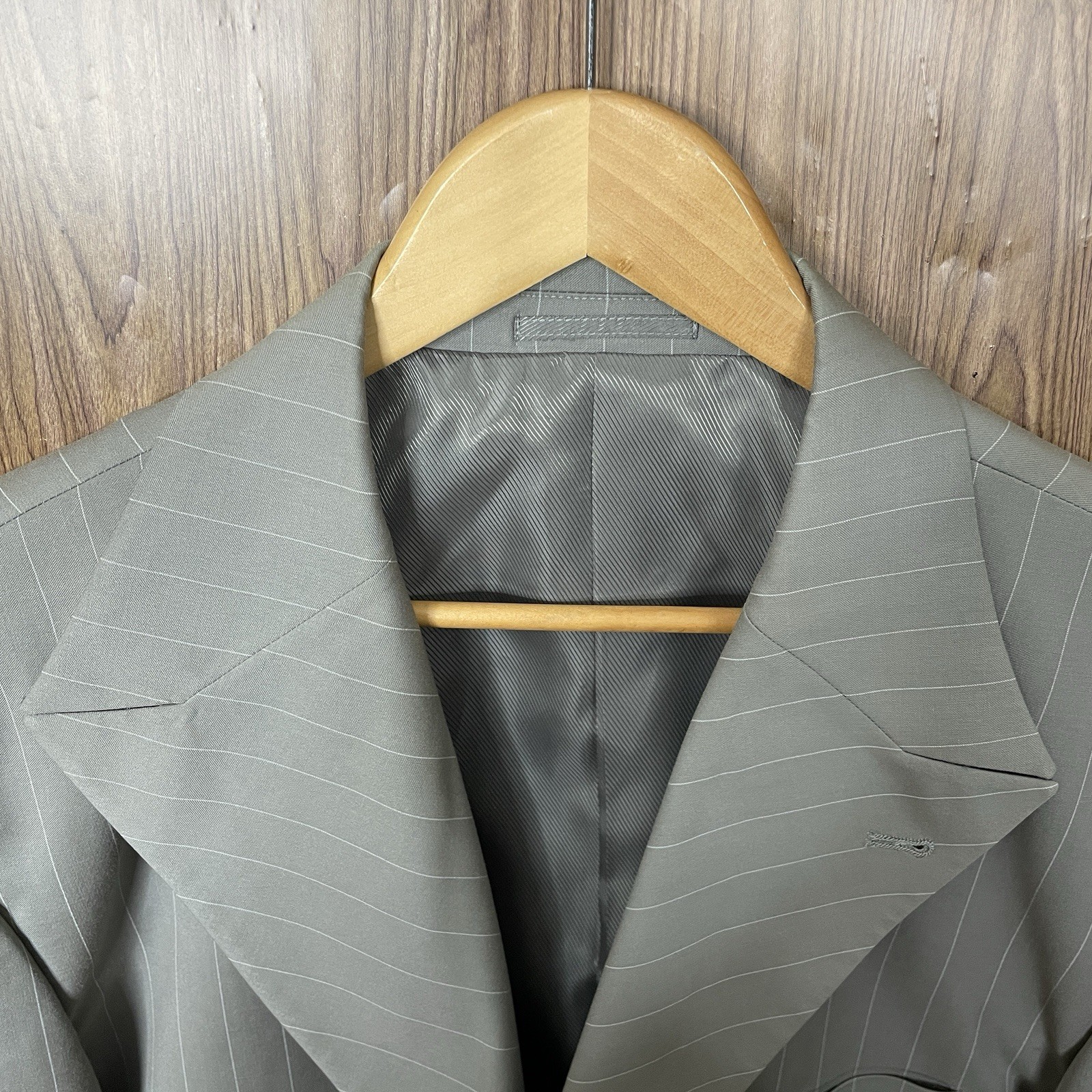 Giorgio Fiorelli Uomo 2 Piece Suit Mens 50L 42x29 Beige Striped Polyester Peak