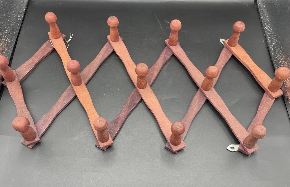 Wooden Expanding Peg Holder