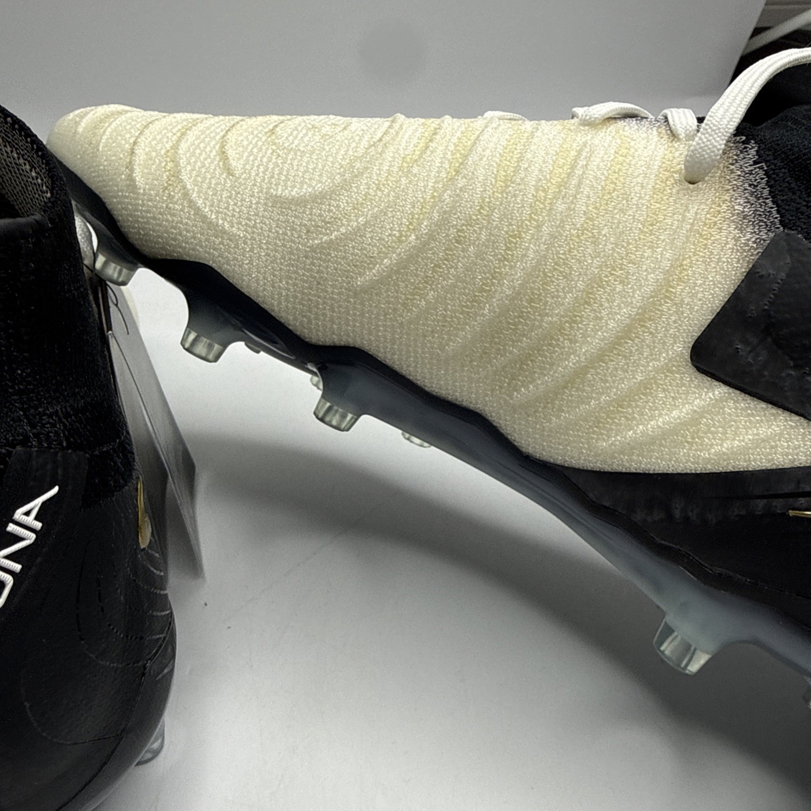 Nike Phantom Luna II Elite AG Men's Size 9.5 Soccer Cleats FQ8932-100 Bosnia