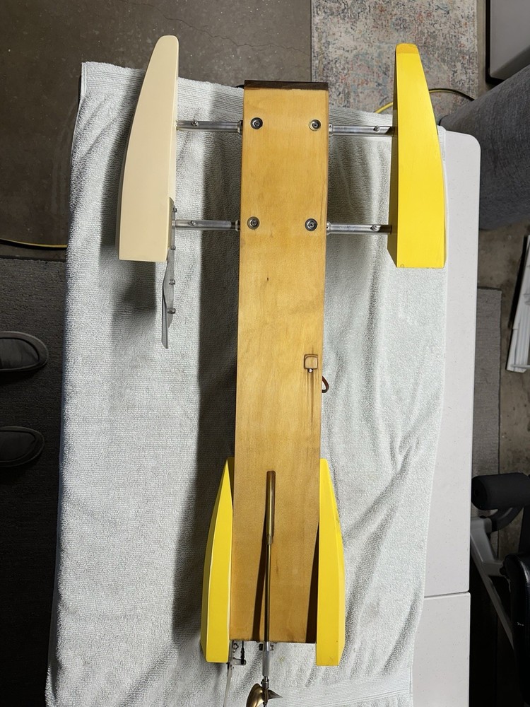 RC Road Runner Outrigger 60