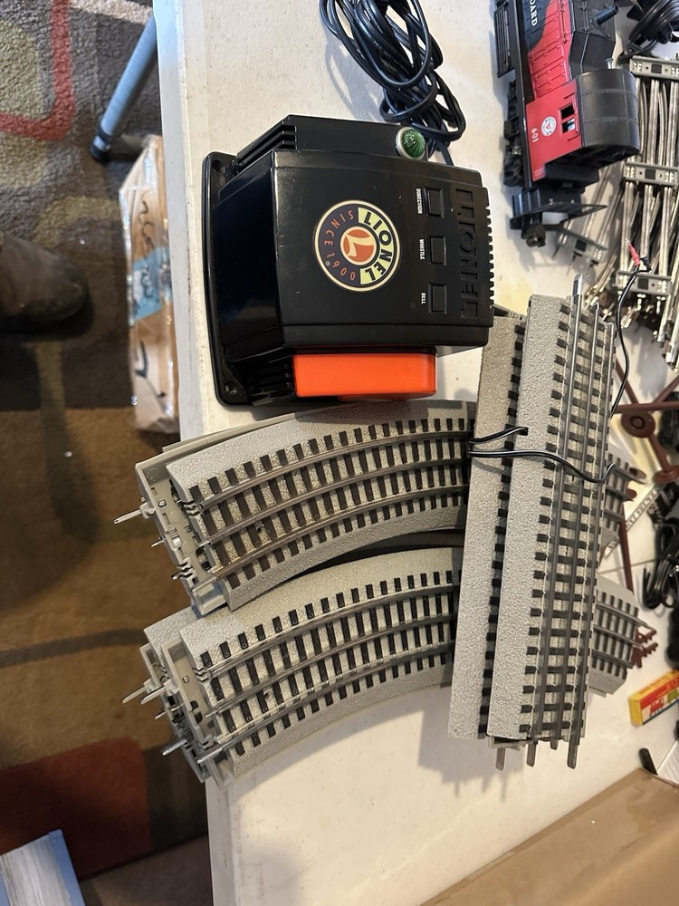 Lionel Fastrack 40x60 Loop Plus CW-80 Transformer