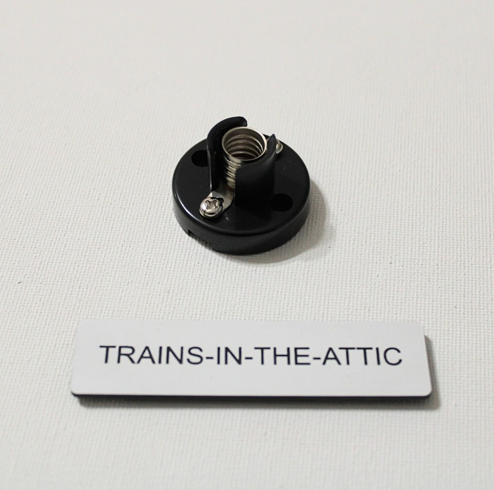 LIONEL E10 SCREW BASE  LAMP SOCKET  PART E10 NEW