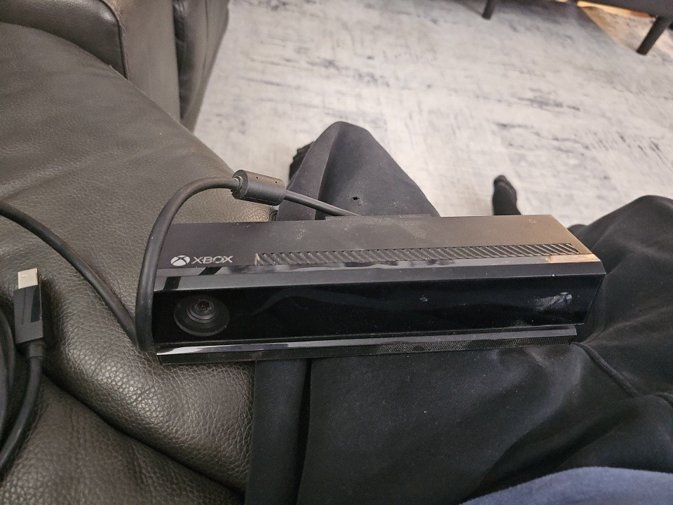 Microsoft Xbox One Kinect Sensor Bar - Black With controller