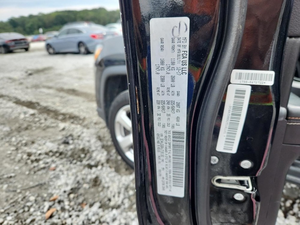 COMPASS 2018 Glove Box 4887650