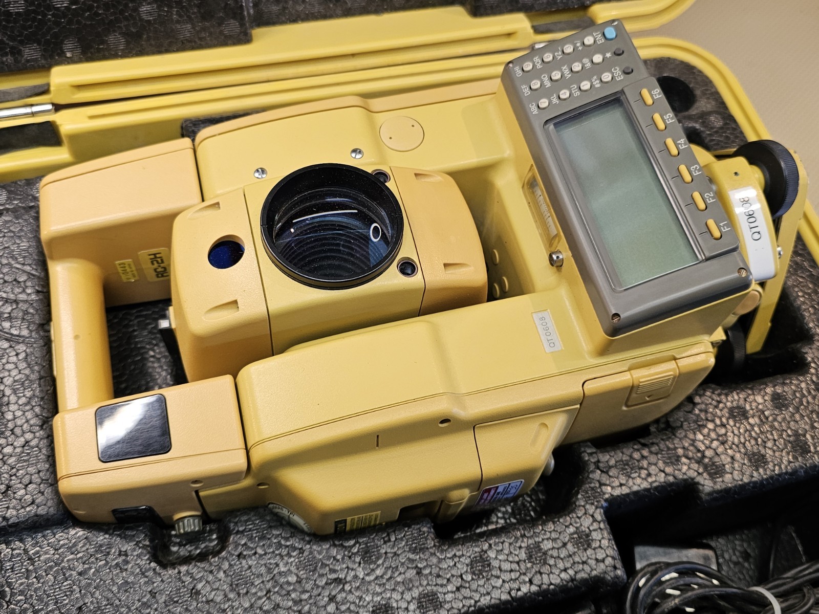 Topcon GTS-802A Robotic Total Station For Surveying Full Set Level Case Charger