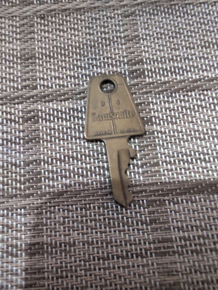 Samonsite Luggage Key 94