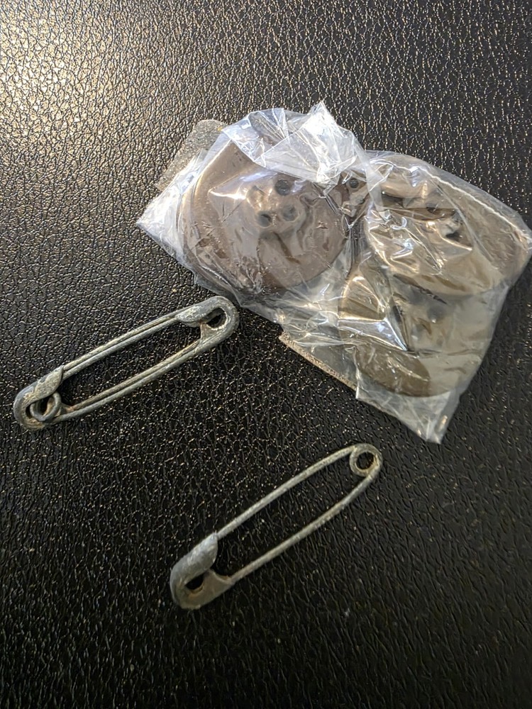 ORIGINAL WWII US ARMY INFANTRY RED CROSS SEWING KIIT W/ CONTENTS