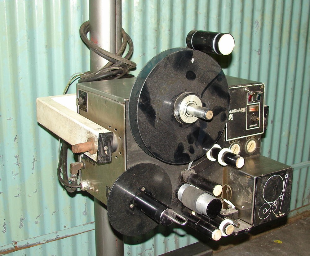 Label-Aire Model 2111 Pressure Sensitive Spot Labeler Used