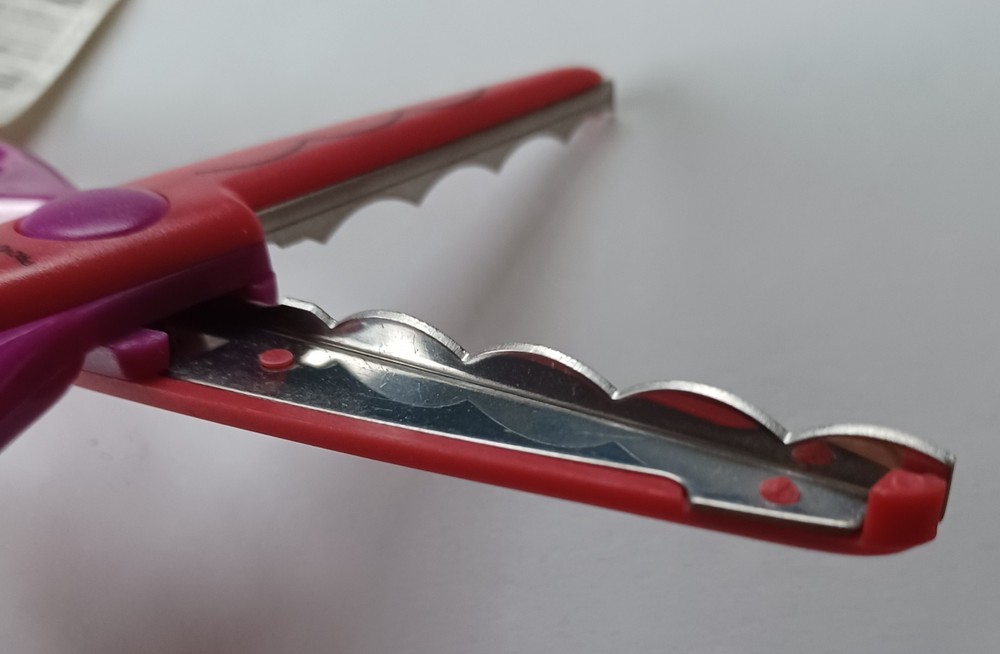 Provo Craft Paper Shapers Scissors #34-0033 with Tag - Wave Pattern
