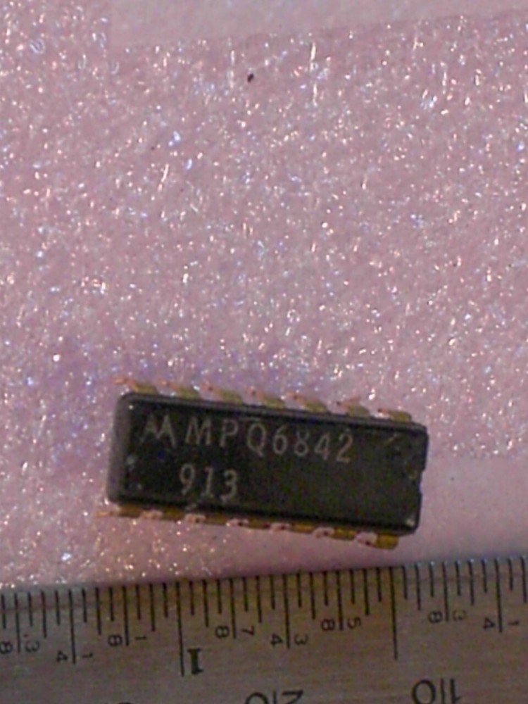 Motorola MPQ6842  Quad Complementary Pair Transistor
