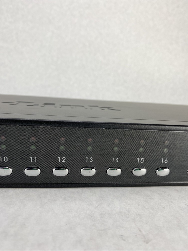 D-Link KVM-450 16 Port KVM Switch PS/2 Stackable NOS