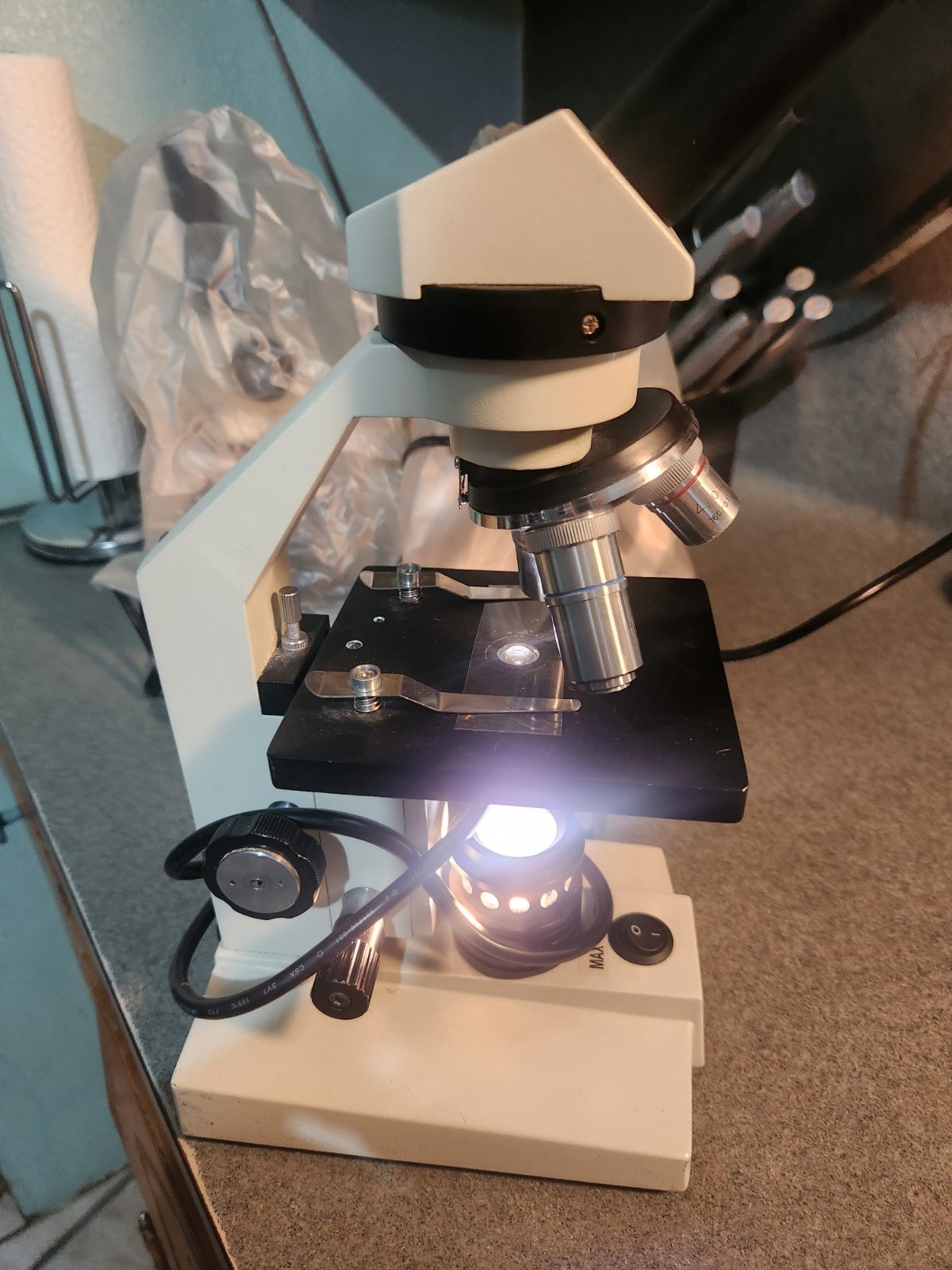 FREY SCIENTIFIC  Microscope Model 131 Compound with x-y stage 40-400X Tested!