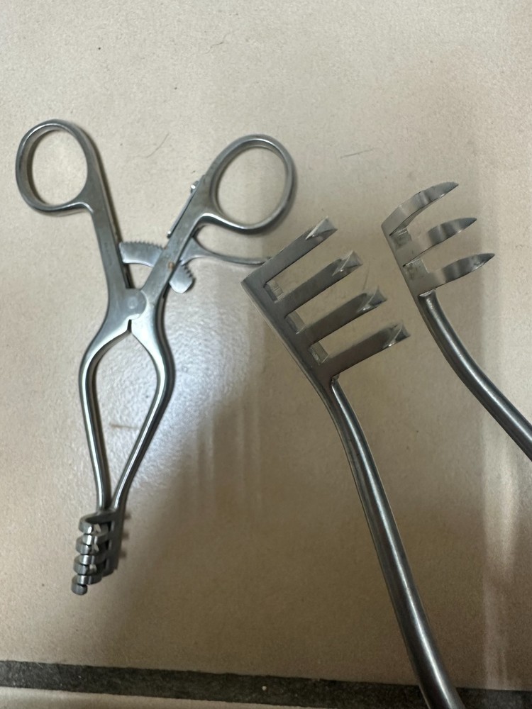 2 Pcs Set Surgical Weitlaner Retractor 5.5" & 7" SHARP Excellent condition