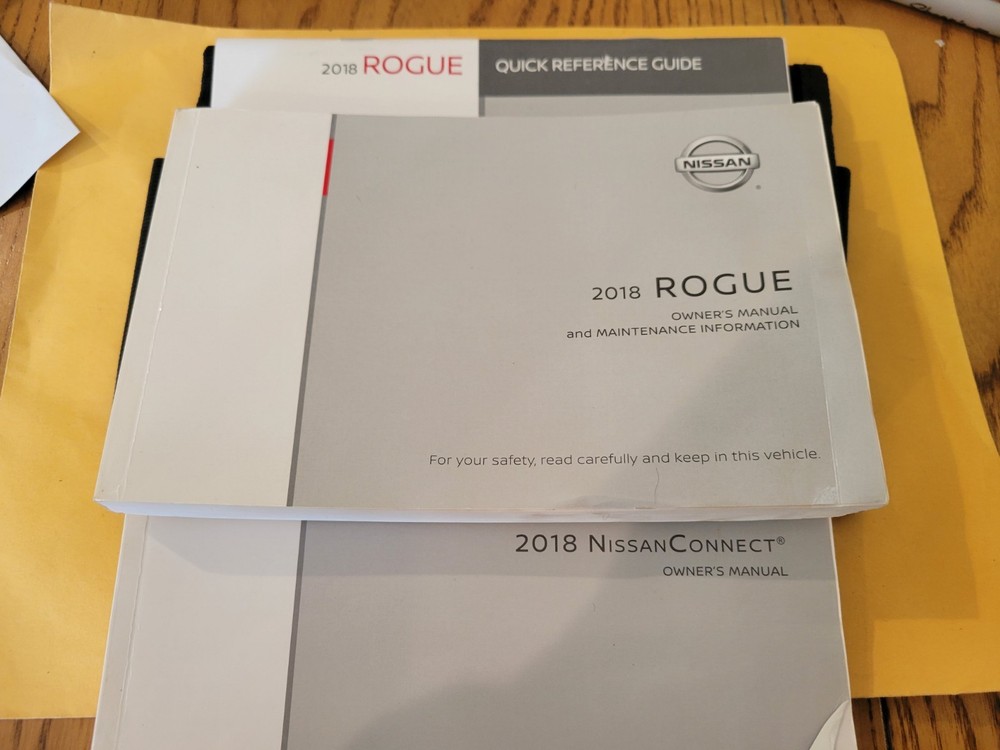 2018  NISSAN  ROGUE    OWNERS MANUAL & CASE (QUICK REF & CONN)