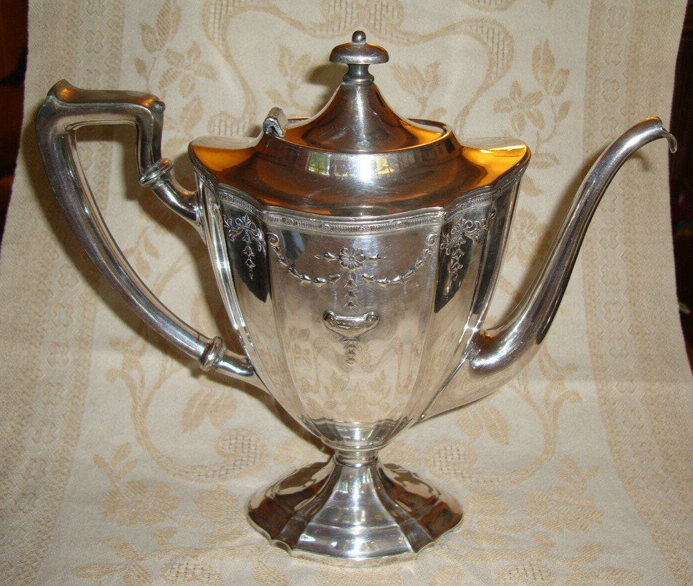 MERIDEN SILVER PLATE 1921 TEA POT, LARGE 11"