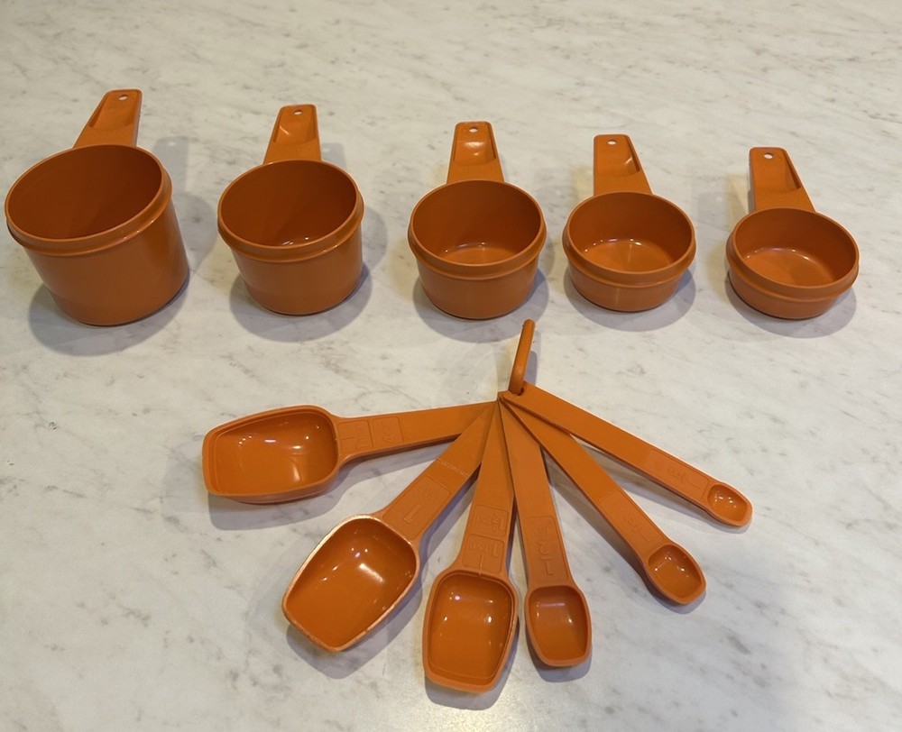 VINTAGE TUPPERWARE OrangeMEASURING CUPS & Spoons