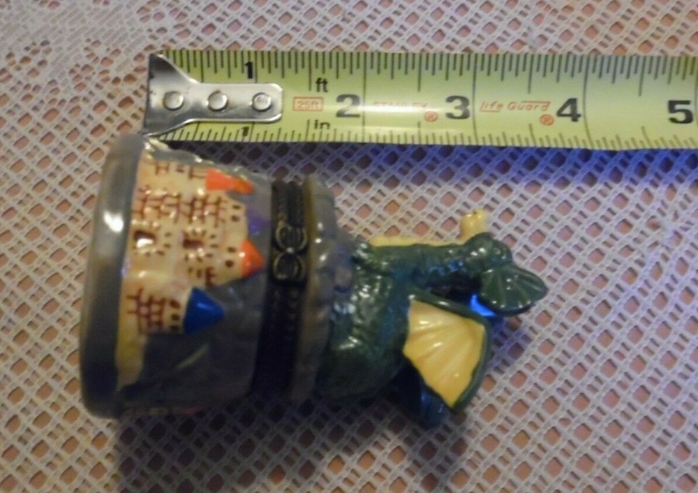 Dragon Hinge Box with wizard and castle 2000
