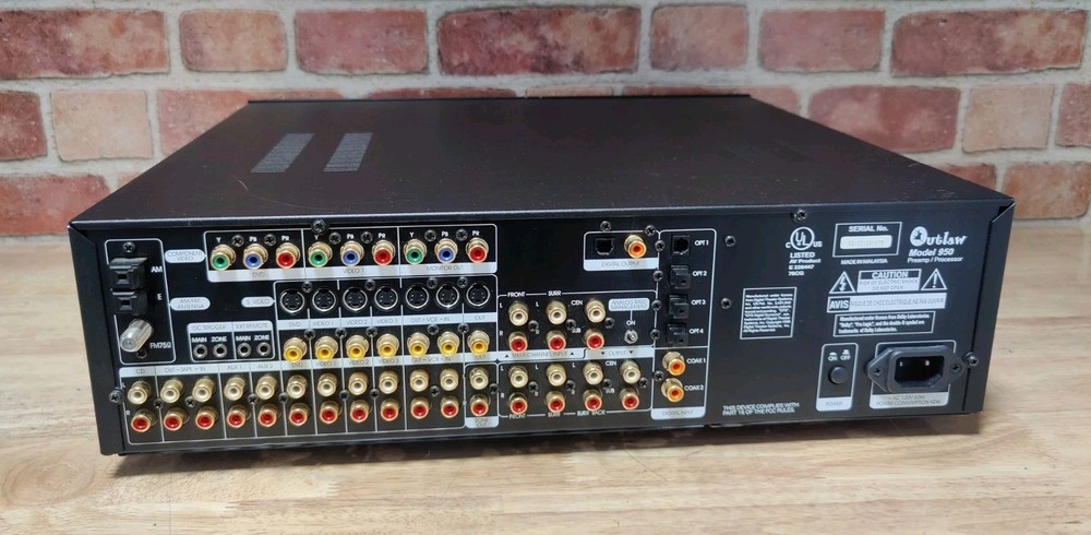 Outlaw Model 950 Preamp/Processor READ