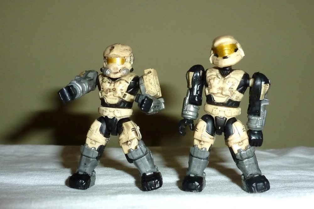 2 mega Blok Soldier Figures