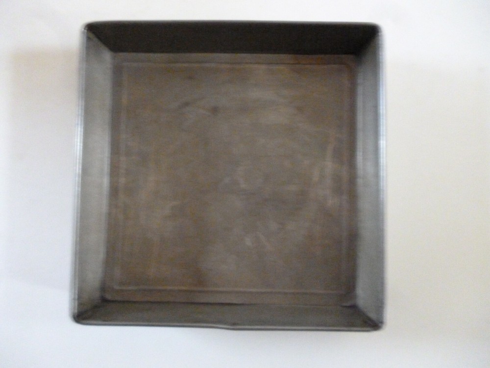 VINTAGE PERFECTION CAKE PAN 8"X8"X1 1/2" EASY RELEASE BOTTOM