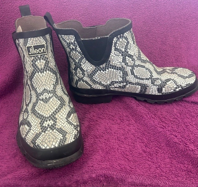 womens rain boots size 10
