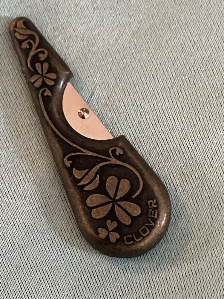 Antique Clover Yarn Threader