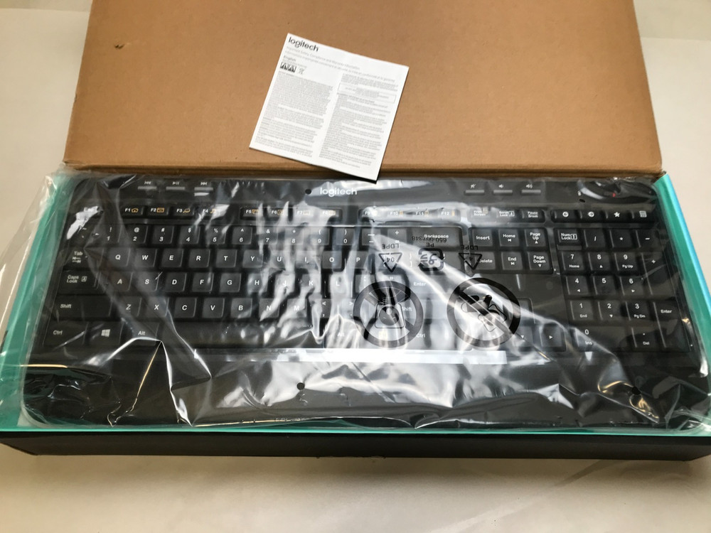 Logitech MK520 Wireless Keyboard and Mouse Bundle OPEN BOX