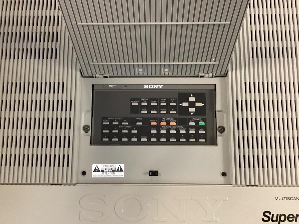 SONY….VPH-1252Q…MULTISCAN PROJECTOR…NEW
