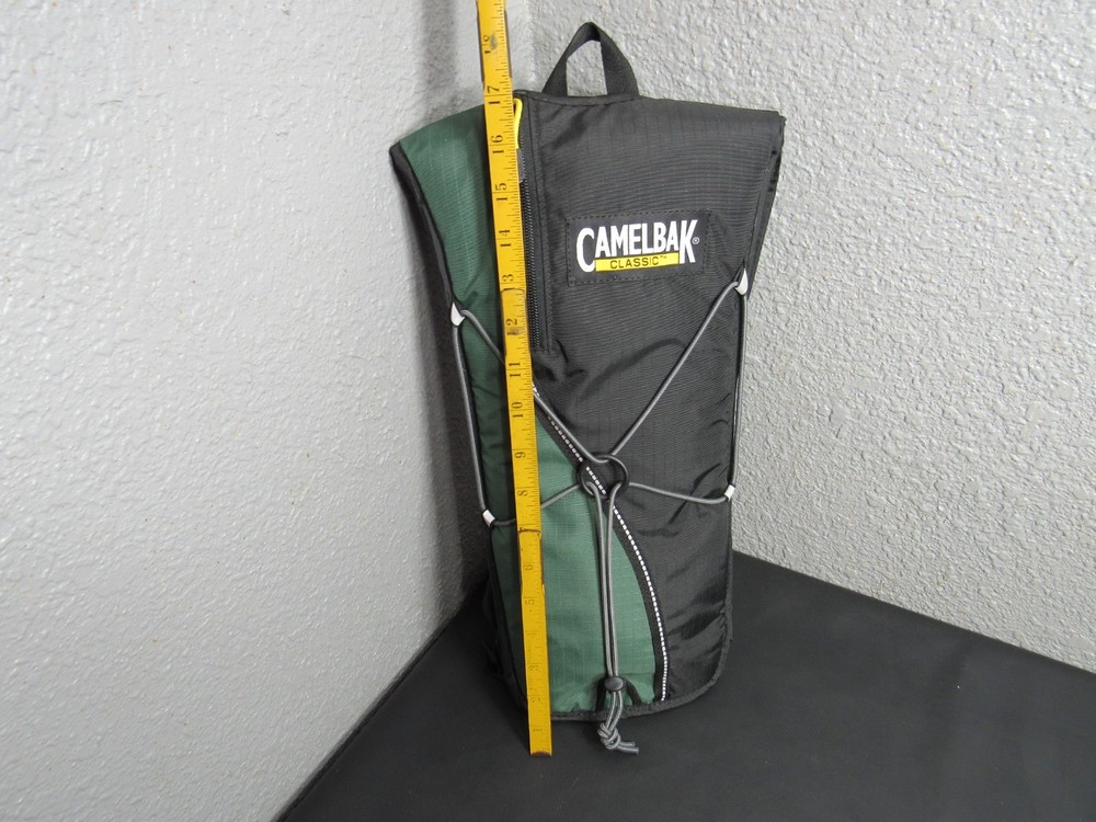 CamelBak Classic Hydration Pack 70oz 2Liter w/ External Pocket/Reflective NEW