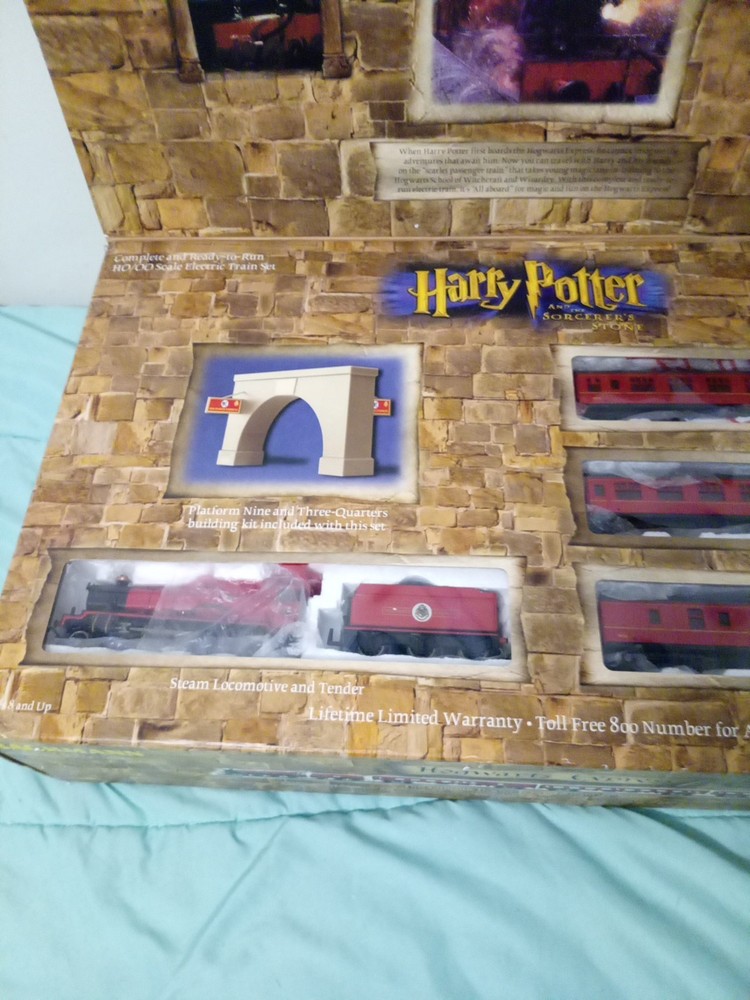 2001 Harry Potter HOGWARTS EXPRESS Bachmann HO Train Set
