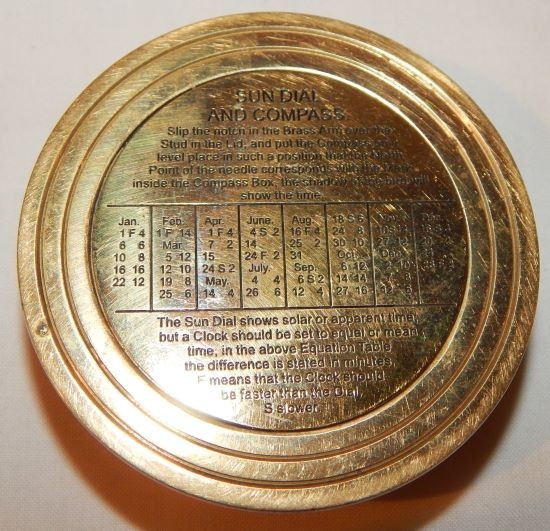 NICE VINTAGE SOLID BRASS COMPASS/SUNDIAL COMBINATION