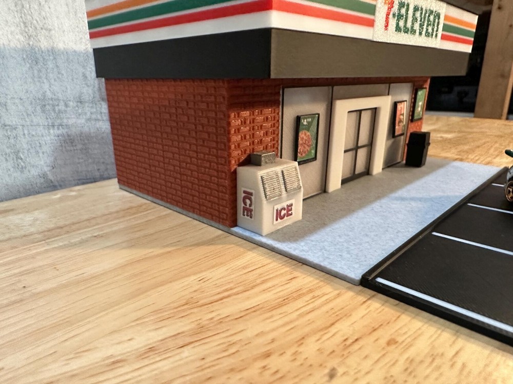 7-Eleven 1:64 Scale Diorama