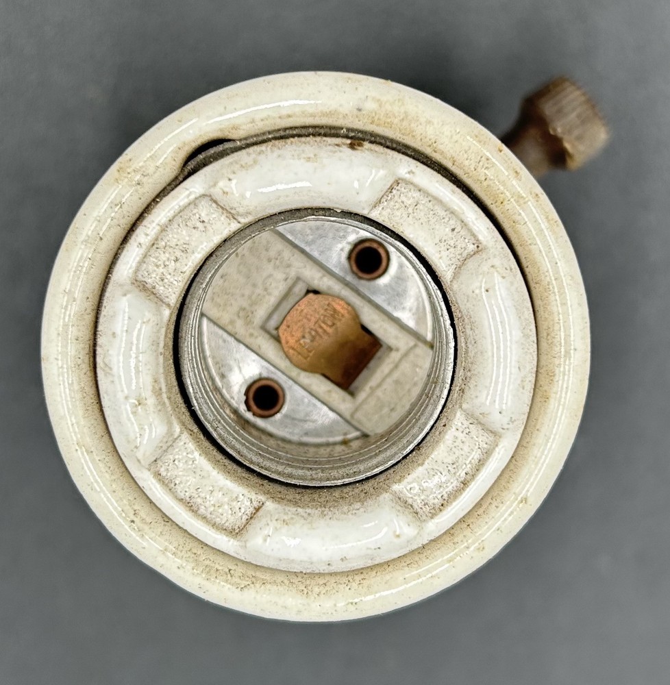 Vintage Leviton PORCELAIN Turn Knob Socket.