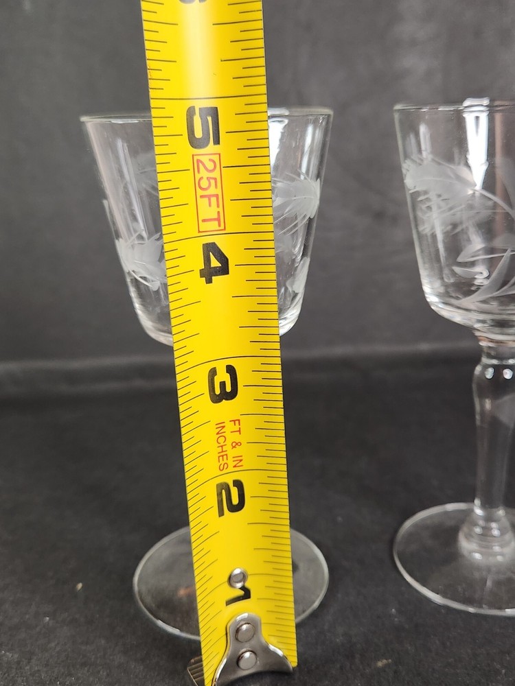Vitage Etched UV reactive Glasses