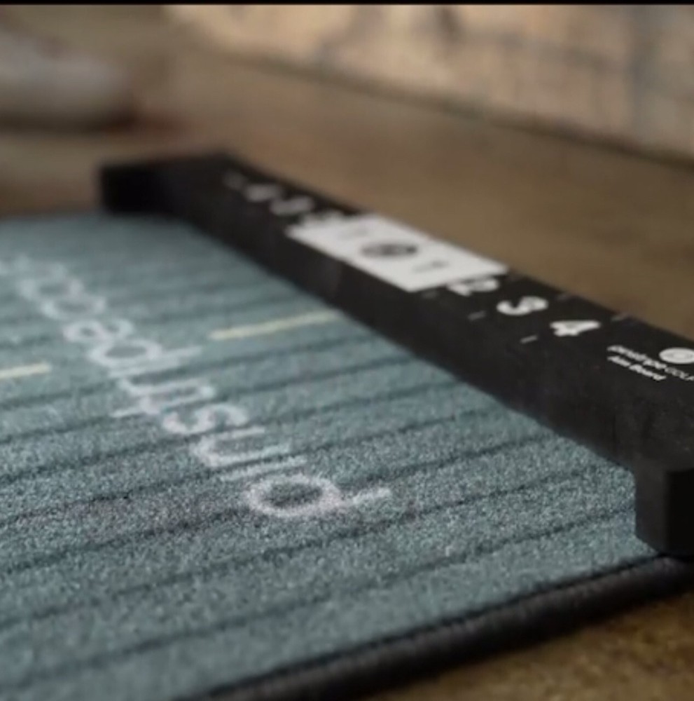 NEW Pinstripe Golf Putting Mat - Putting mat, swing & alignment tools MSRP $130