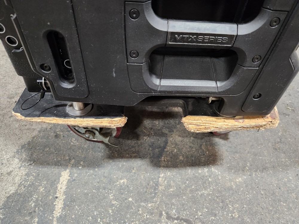 (4x) JBL VTX-V20 3-Way High Directivity Line Array Speaker w/Transporter &Cover