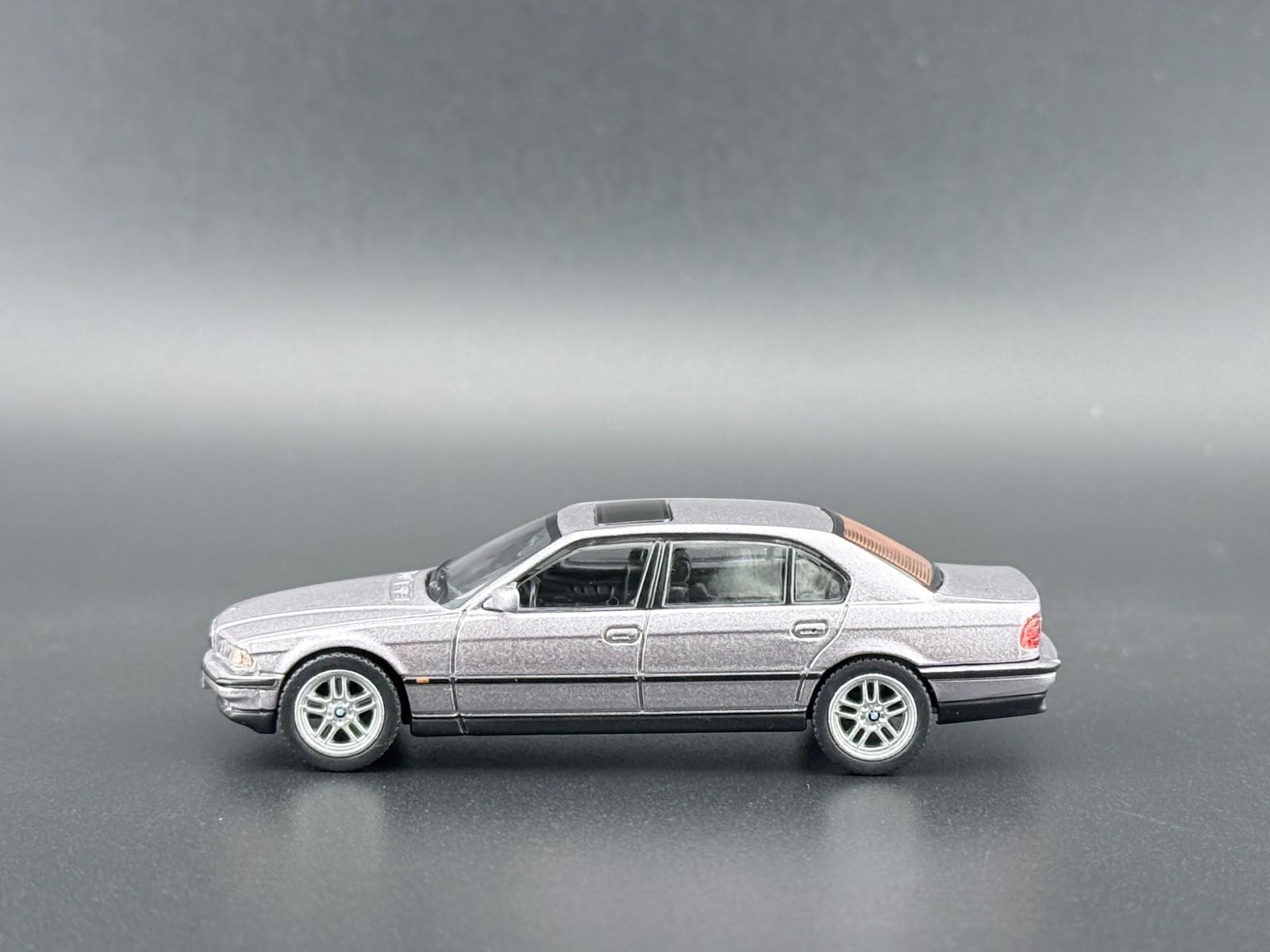 Mini GT BMW 750IL – Aspen Silver Metallic #792 1/64