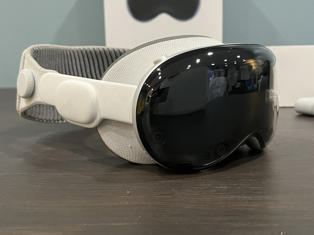 Apple Vision Pro - M2 - 256GB - MQL83LL/A - A2117