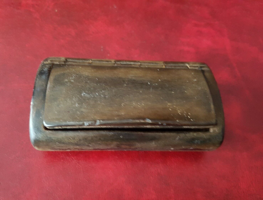 Ancienne tabatière en os