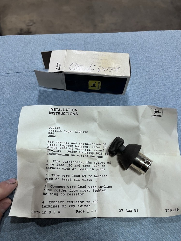 John Deere 120-140 Cigarette Lighter Plug