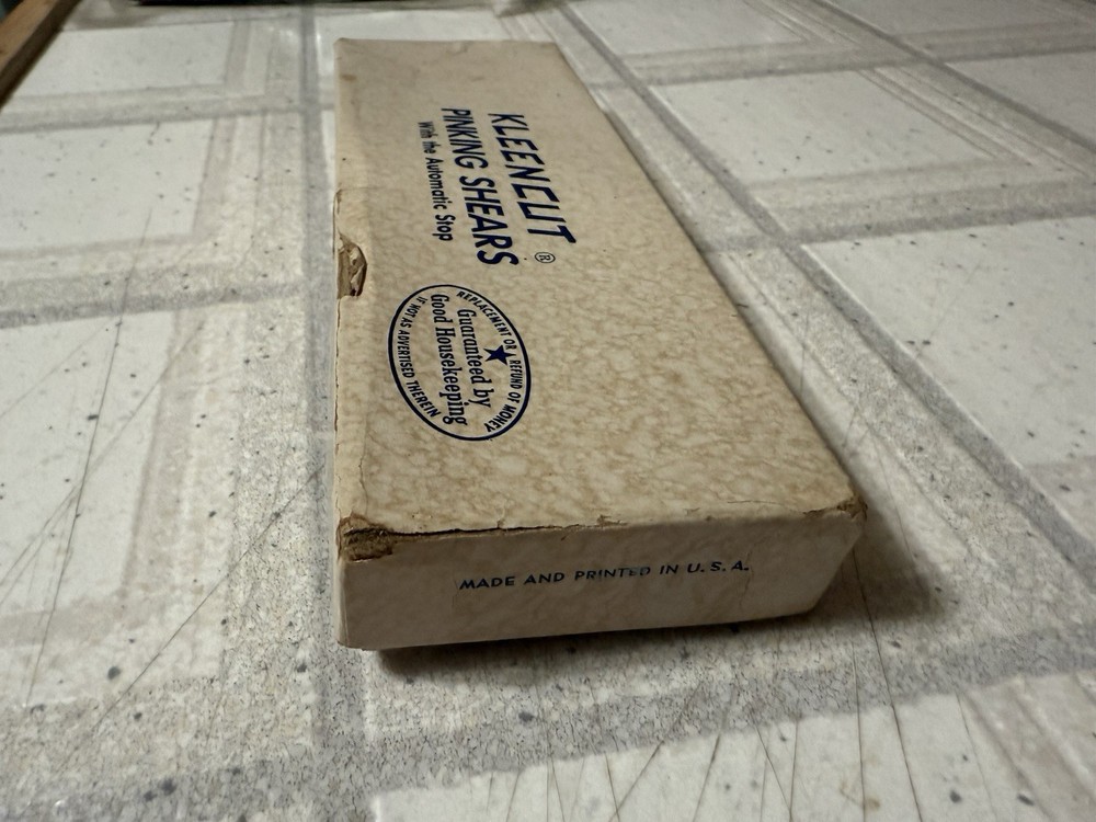 VERY NICE KLEENCUT PINKING SHEARS W/THE AUTOMATIC STOP IN ORIGINAL BOX & INSERT