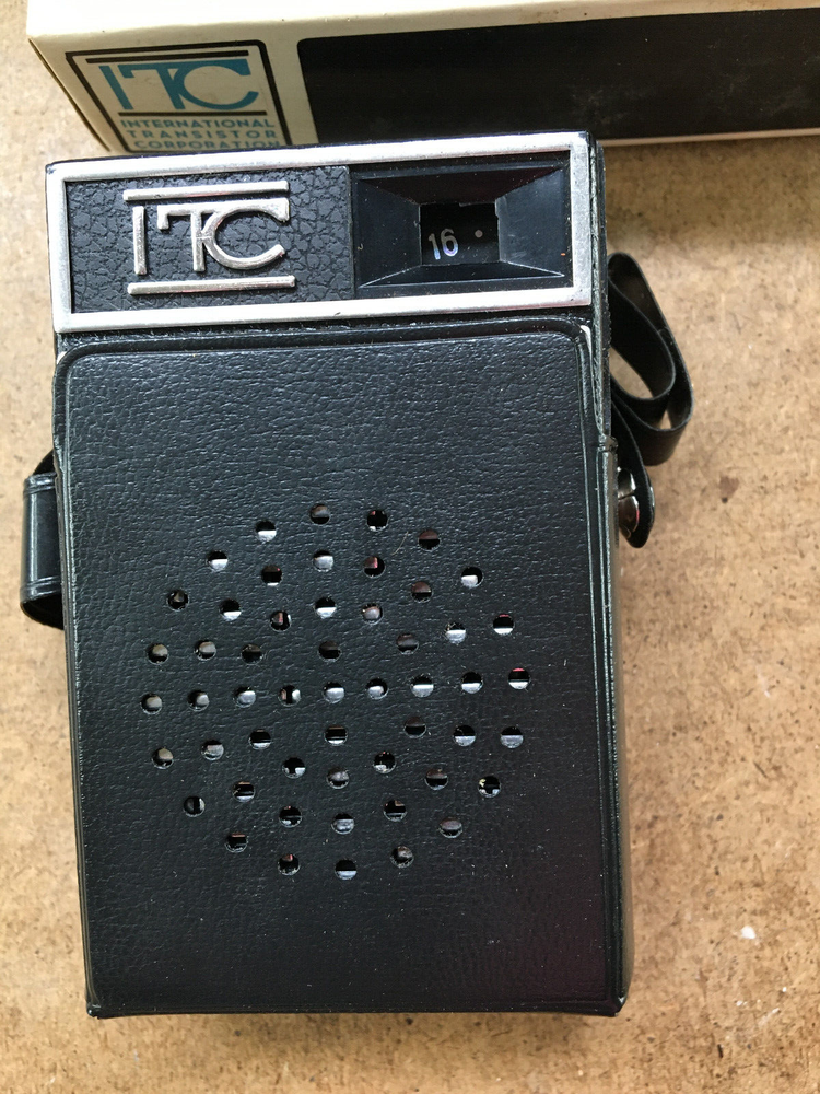 Vintage ITC AM Pocket Radio Solid State 7 Model P70. Working.