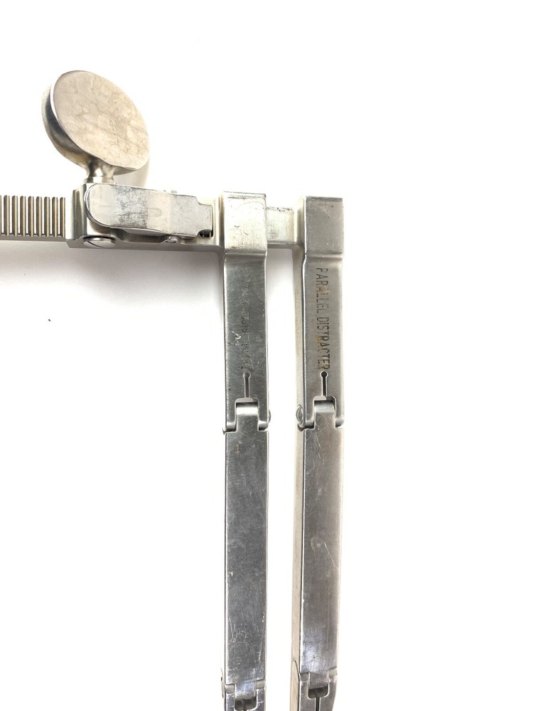 Stryker screw head Distractor