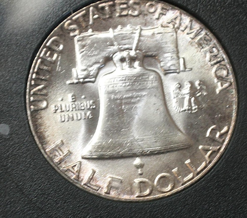 1960 FRANKLIN SILVER HALF DOLLAR - SLIGHT TONING (REF# FHD 46)