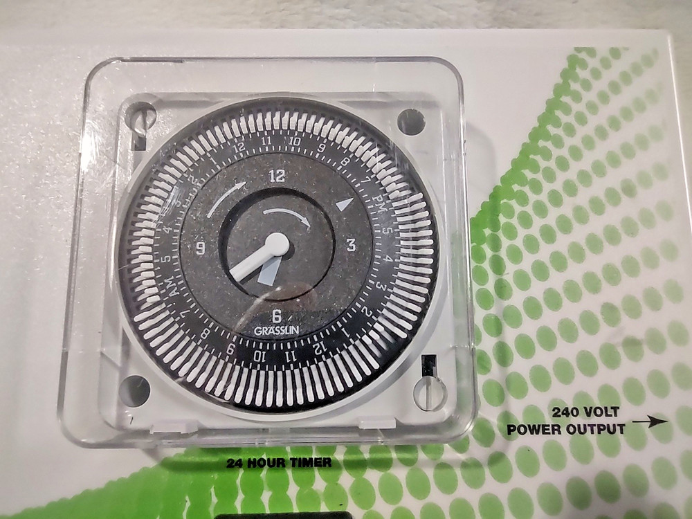OPEN BOX -Titan Controls Helios 3 – 4-Light 240V Grow Light Controller (702-670)