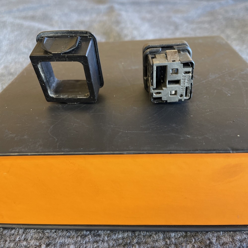 OEM BMW E36 3 SERIES Central Locking System Console Switch Button W/ Frame