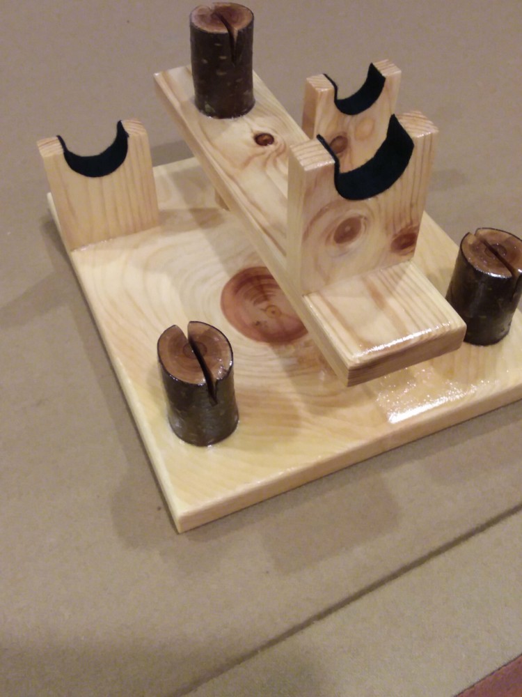 SOLID NORTHERN WHITE PINE TRIPLE KNIFE DISPLAY STAND