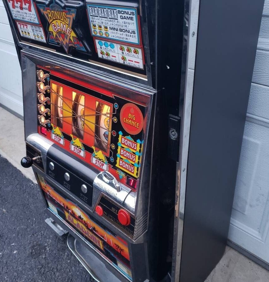 TOKEN SLOT MACHINE ALADDIN 1995