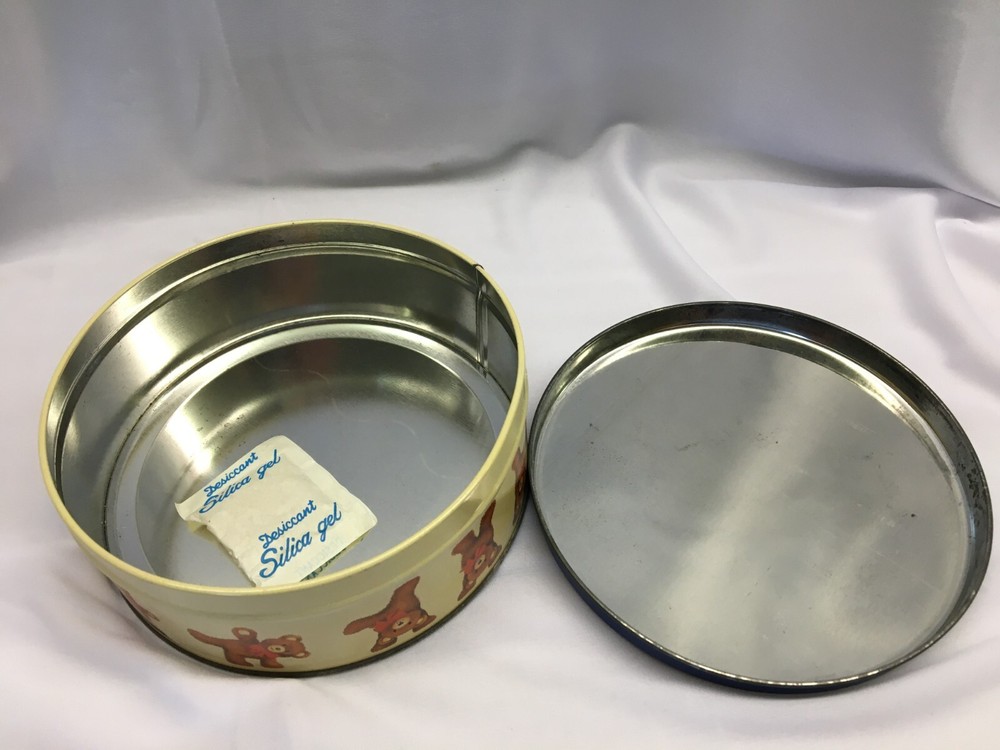8" Round Tin Vintage Ice Skaters EMPTY