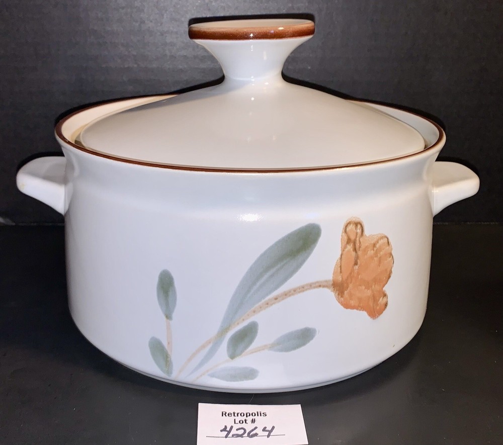 Noritake Hello Spring Stoneware 8551 Round Covered Casserole Dish